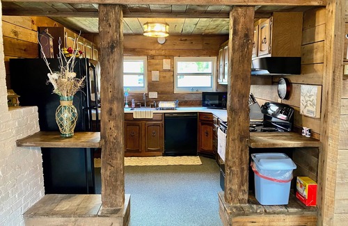 Brackney Cottage | Cottage on Laurel Lake with Garage Loft that sleeps up to 15