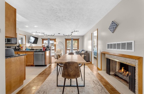 Greenville Cottage | Cottage on Little Blue Lake with Hot Tub!