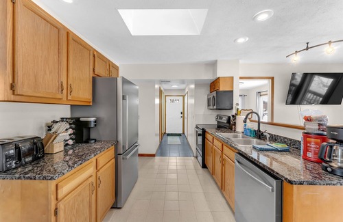 Greenville Cottage | Cottage on Little Blue Lake with Hot Tub!