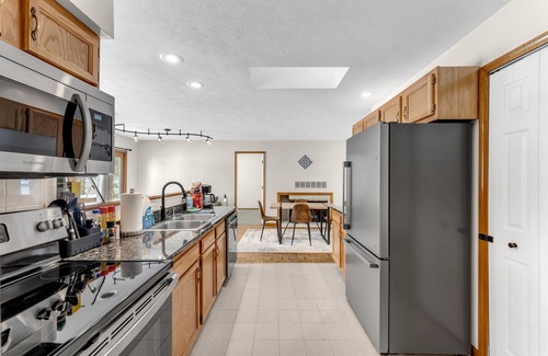 Greenville Cottage | Cottage on Little Blue Lake with Hot Tub!