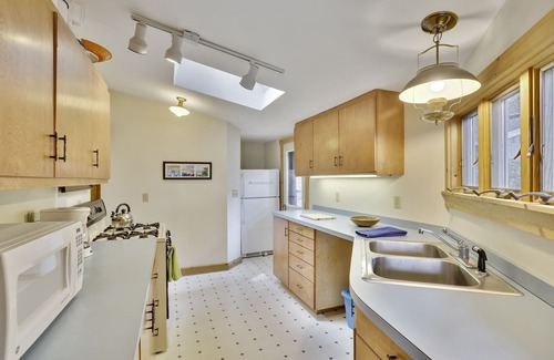 Camden Cottage | Cottage On Megunticook Lake.