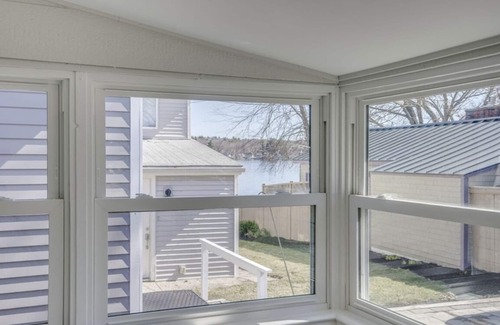 Amesbury Cottage | Cottage on the Lake with AC, WiFi, parking - Long term rental, pets OK