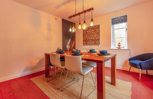 Jackfield House | Cottage Retreat - Fireplace Garden nr Ironbridge Pass the Keys