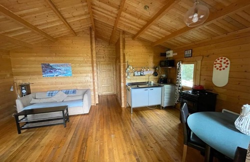 Garrykennedy Cottage | Cottage - Sleeps up to 6 & hot tub