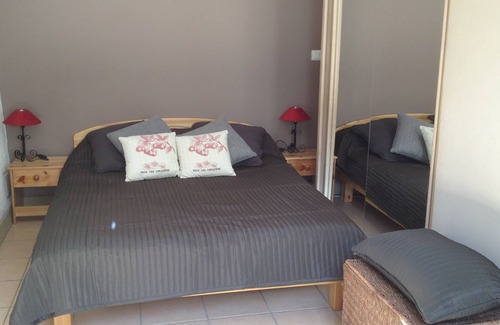 Saint-Chely-du-Tarn Cottage | Cottage with garden and terrace by the river near Sainte Enimie
