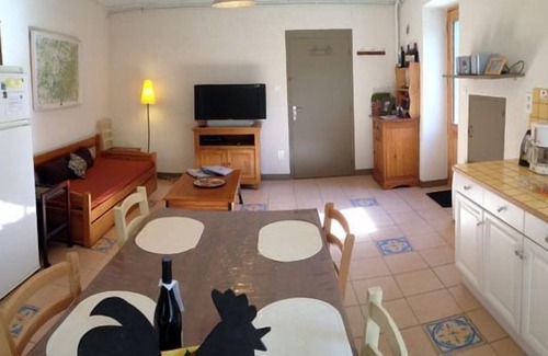 Saint-Chely-du-Tarn Cottage | Cottage with garden and terrace by the river near Sainte Enimie
