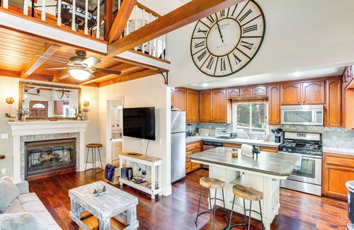Crest Park Cottage | Cottage w/Private Hot Tub: 2 Mi to Lake Arrowhead
