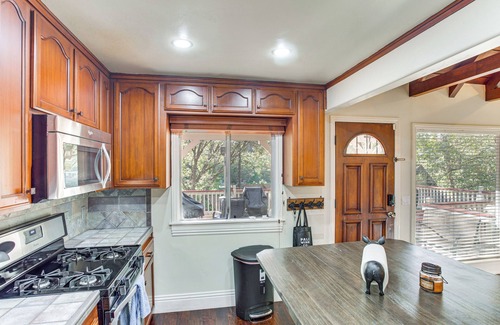 Crest Park Cottage | Cottage w/Private Hot Tub: 2 Mi to Lake Arrowhead