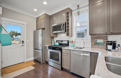 Seabrook House | Cottage w/Private Hot Tub, Fenced Yard + Indoor/Outdoor Fireplace + EV Charger