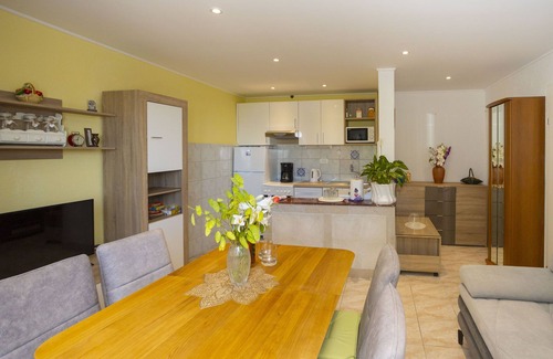 Bast House | Cottage with pool and sea view