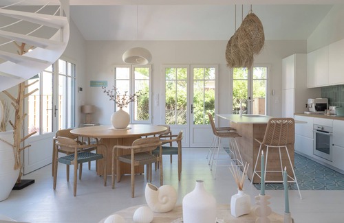 Andernos-les-Bains House | Couleurs Bassin" villas 50 m from the beach. 6 bedrooms - 11 beds - 6 bathrooms.