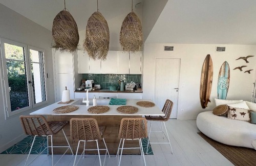 Andernos-les-Bains House | Couleurs Bassin" villas 50 m from the beach. 6 bedrooms - 11 beds - 6 bathrooms.