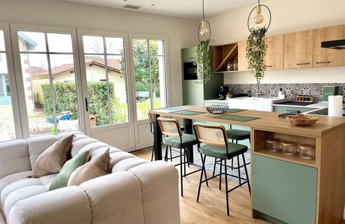 Andernos-les-Bains House | Couleurs Bassin" villas 50 m from the beach. 6 bedrooms - 11 beds - 6 bathrooms.