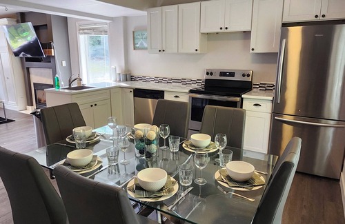 Salmon Valley Other | Country Charm- 3 Bedroom Main Floor with Hot Tub that Sleeps 9