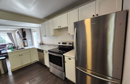 Salmon Valley Other | Country Charm- 3 Bedroom Main Floor with Hot Tub that Sleeps 9