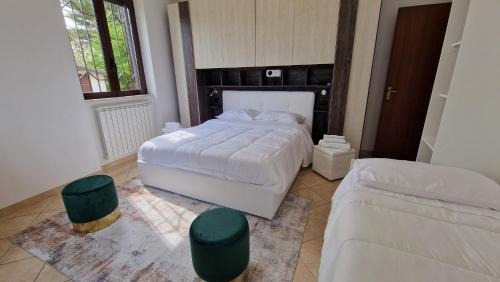 Caiazzo Apartment | Country Chic Antico Casale - piscina idromassaggio lettini, solarium, cinema experience, wifi, parcheggio