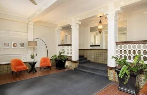 West Plaza Apartment | Country Club Plaza Studio -> Walk to The Plaza + Close to Art Museums & Parks