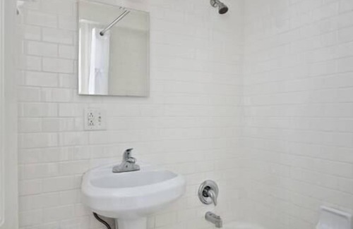 West Plaza Apartment | Country Club Plaza Studio -> Walk to The Plaza + Close to Art Museums & Parks