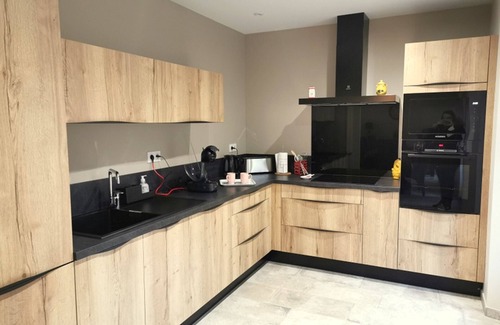 Thiel-sur-Acolin Cottage | Country cottage with terrace and garden in Thiel-sur-Acolin