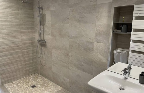 Thiel-sur-Acolin Cottage | Country cottage with terrace and garden in Thiel-sur-Acolin