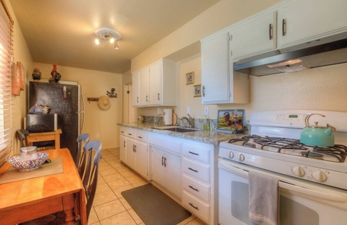 Oroville House | Country Cottage-1/4 acre fenced/gated, lots of parking, huge outdoor patio/yard