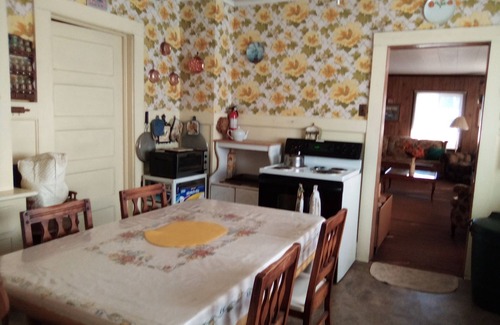 Westwood House | Country Cottage -Cozy 3-bedroom vacation home 11 minutes from Lake Almanor