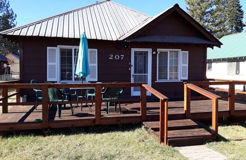 Westwood House | Country Cottage -Cozy 3-bedroom vacation home 11 minutes from Lake Almanor