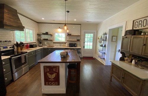 Fayetteville Other | Country Cottage Hideaway near Lynchburg