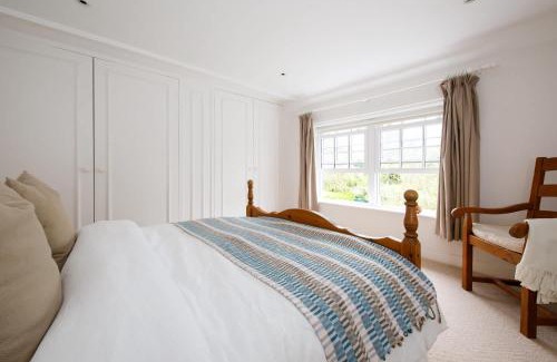 Sidlesham House | Country cottage in pretty village quay views