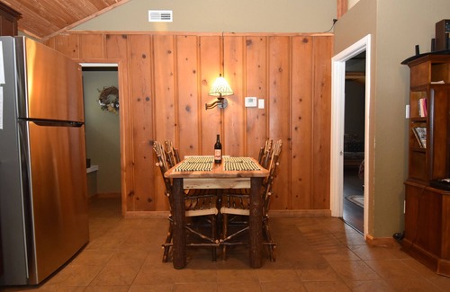 Camdenton House | Country Cottage, near HaHa Tonka Park, Free Kayaks & Outdoor Pavilion Game room