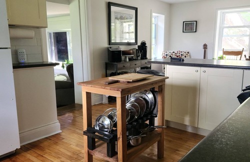 Ottawa Division Cottage | Country Cottage Retreat located on the Rideau River-swim, relax and explore.