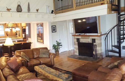 Champion House | Country Cottage with Hot Tub