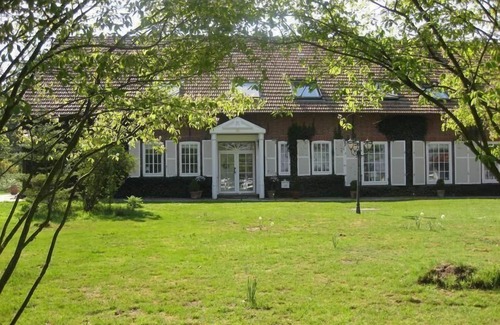 Loxstedt Apartment | Country estate with a view of the water