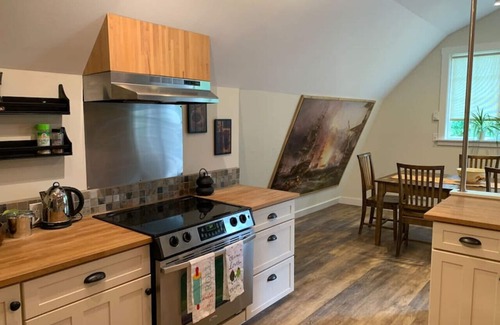 Hobart House | Country Getaway near Seattle