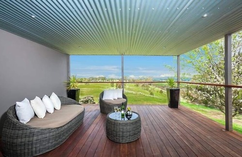 Bullengarook House | Country Heights - The Relaxing Getaway