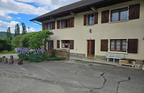 Gresy-sur-Aix House | COUNTRY HOME