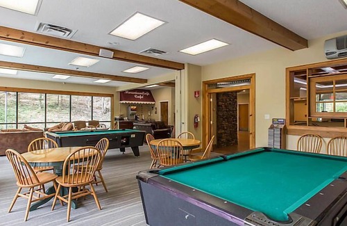 Gatlinburg Resort | Country Hotel near Gatlinburg amusement park w/indoor/outdoor heated pools, hot tubs and game rooms