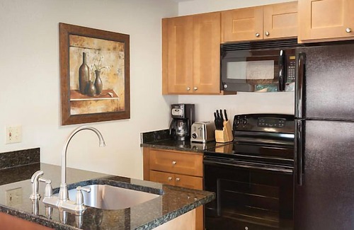 Gatlinburg Resort | Country Hotel near Gatlinburg amusement park w/indoor/outdoor heated pools, hot tubs and game rooms