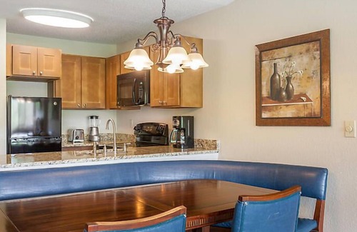 Gatlinburg Resort | Country Hotel near Gatlinburg amusement park w/indoor/outdoor heated pools, hot tubs and game rooms