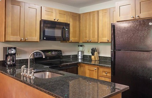 Gatlinburg Resort | Country Hotel near Gatlinburg amusement park w/indoor/outdoor heated pools, hot tubs and game rooms