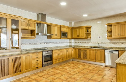 Perelada House | Country House 'Les Cabretes Vilanova De La Muga' with Mountain View, Wi-Fi and Air Conditioning