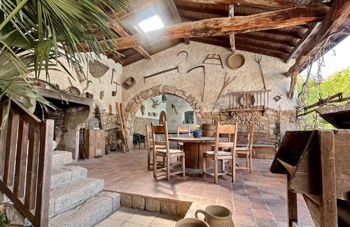 Essertines-en-Donzy Cottage | Country House with Private Pool and Pets Allowed, 9 people