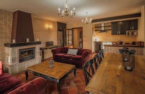 Hontoria del Pinar House | Country House 'Entrada Rio Lobos 2' with Mountain Views and Wi-Fi