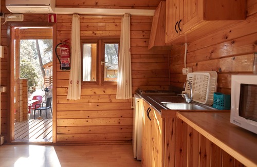 Hornos House | Country House 'Cabaña De Madera 3' with Mountain View, Shared Pool and Air Conditioning