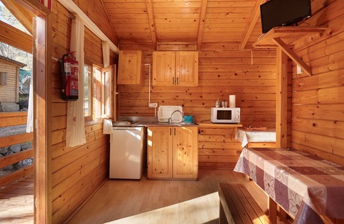 Hornos House | Country House 'Cabaña De Madera 3' with Mountain View, Shared Pool and Air Conditioning