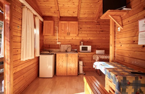 Hornos House | Country House 'Cabaña De Madera 4' with Mountain View, Shared Pool and Air Conditioning