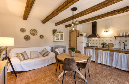 Fonalleras House | Country House 'Can Planas 1' with Shared Pool, Wi-Fi and Air Conditioning