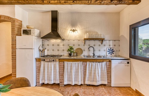 Fonalleras House | Country House 'Can Planas 1' with Shared Pool, Wi-Fi and Air Conditioning