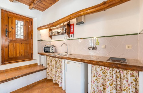 La Zubia House | Country House 'Casa Rural El Corral' with Mountain Views, Shared Pool and Wi-Fi