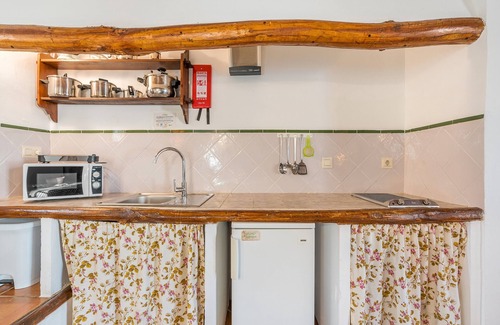 La Zubia House | Country House 'Casa Rural El Corral' with Mountain Views, Shared Pool and Wi-Fi